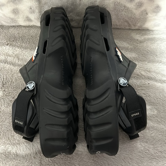 Crocs unisex classic clogs with Denver bronco clip on sz men’s eight women’s 10 - Picture 6 of 11
